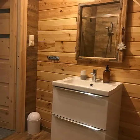 Przystanek Izery شكلارسكا بوريبا